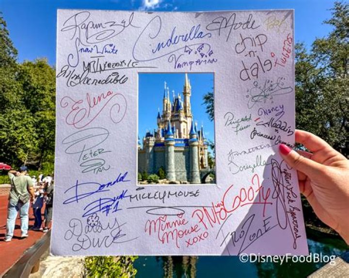 Are autographs back at Disney?