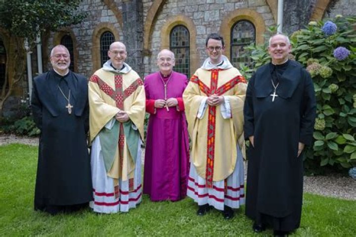 Are vicars Catholic?