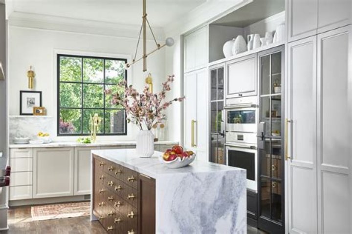 Are white kitchens out of style 2022?