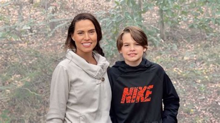 Can a 11 year old walk alone?