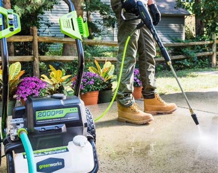 Can a 2000 psi pressure washer clean concrete?