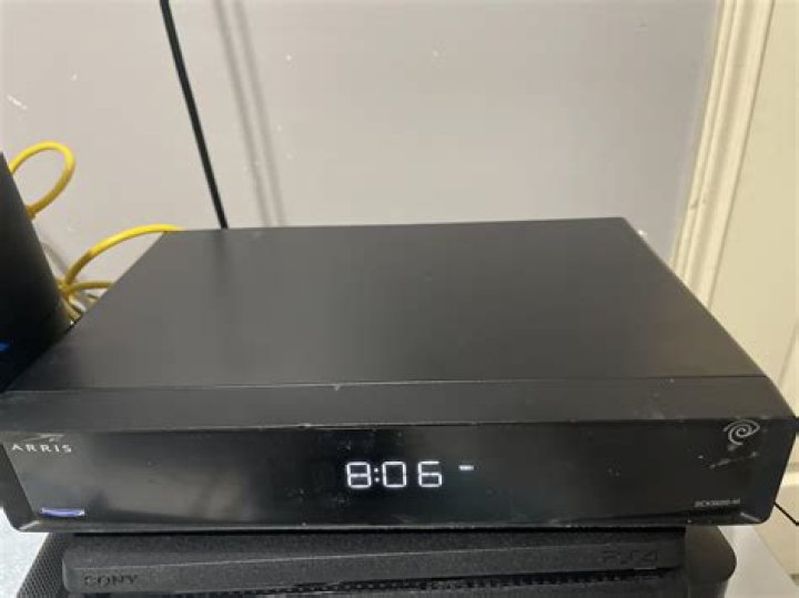 Can a smart TV work without a cable box?