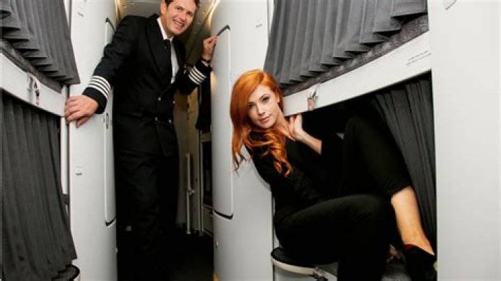 Can flight attendants sleep on long flights?