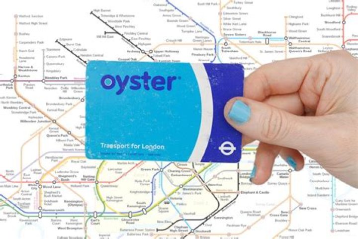 Can I use Oyster card to Gatwick?