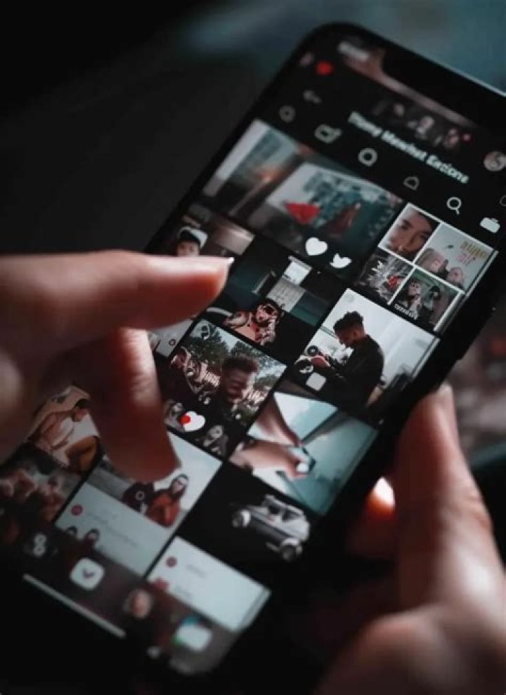 Can prisoners use social media?