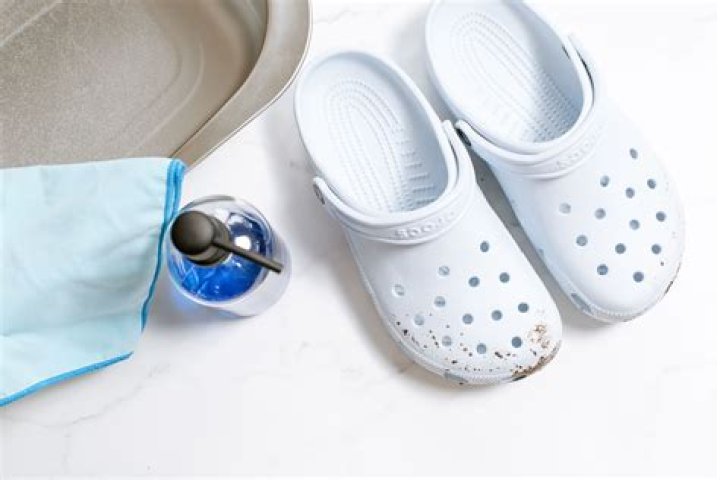 Can you clean Crocs with bleach?