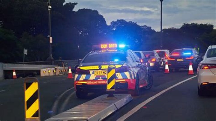 Can you flash lights to warn of police?