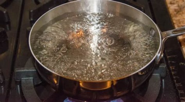 Can you get rid of lead in water by boiling?