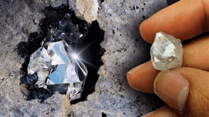 Do diamonds get destroyed by lava?
