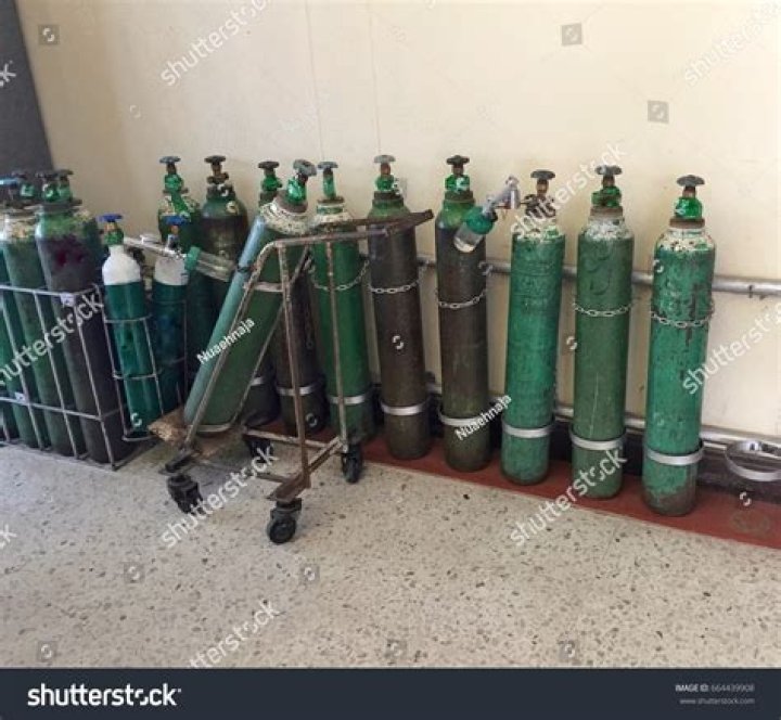 Do gas bottles need to be stored in a cage?