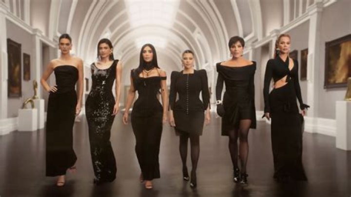Do the Kardashians live close to each other?