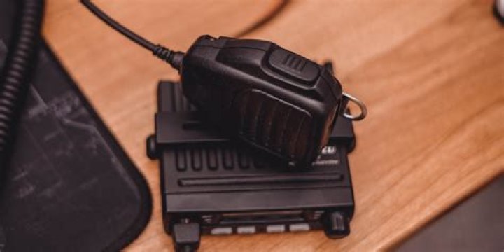 Do truckers still use CB radios?