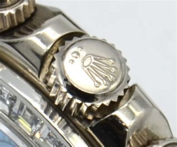 Do Tudor watches have a Rolex crown?