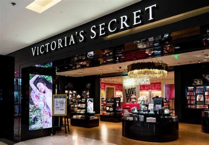 Do Victoria's Secret employees get free stuff?