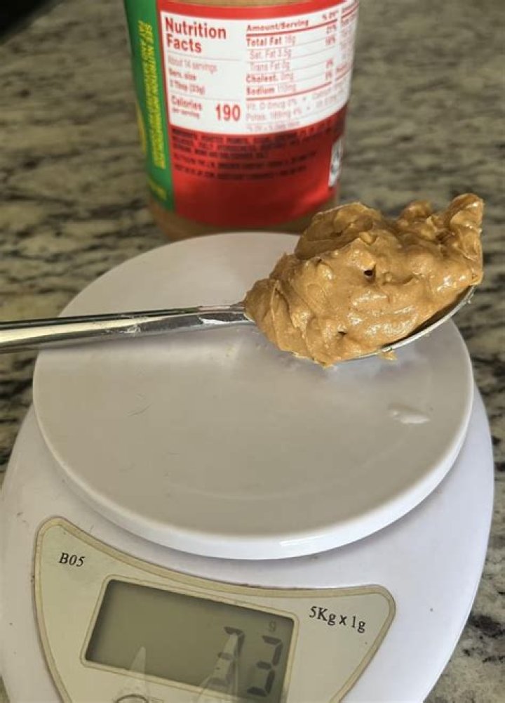 Does a spoonful of peanut butter burn calories at night?