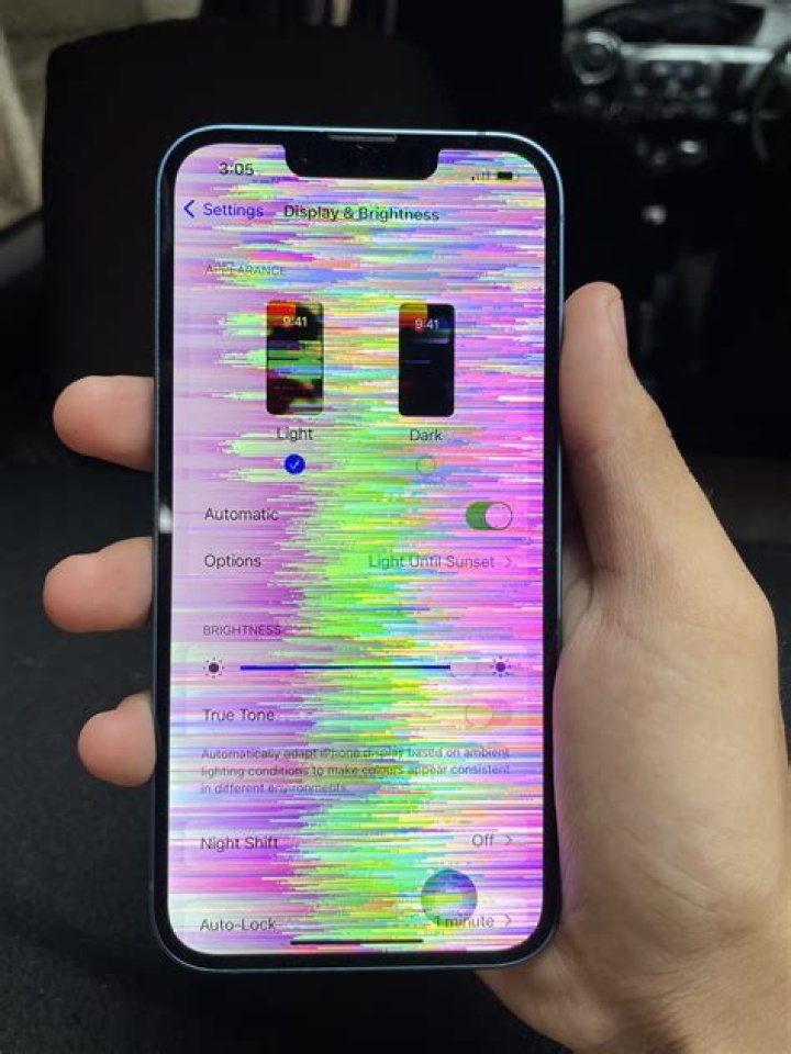 Does alcohol damage iPhone screen?