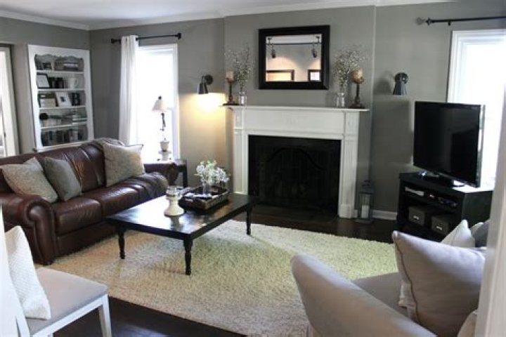 Does brown and grey go together in living room?
