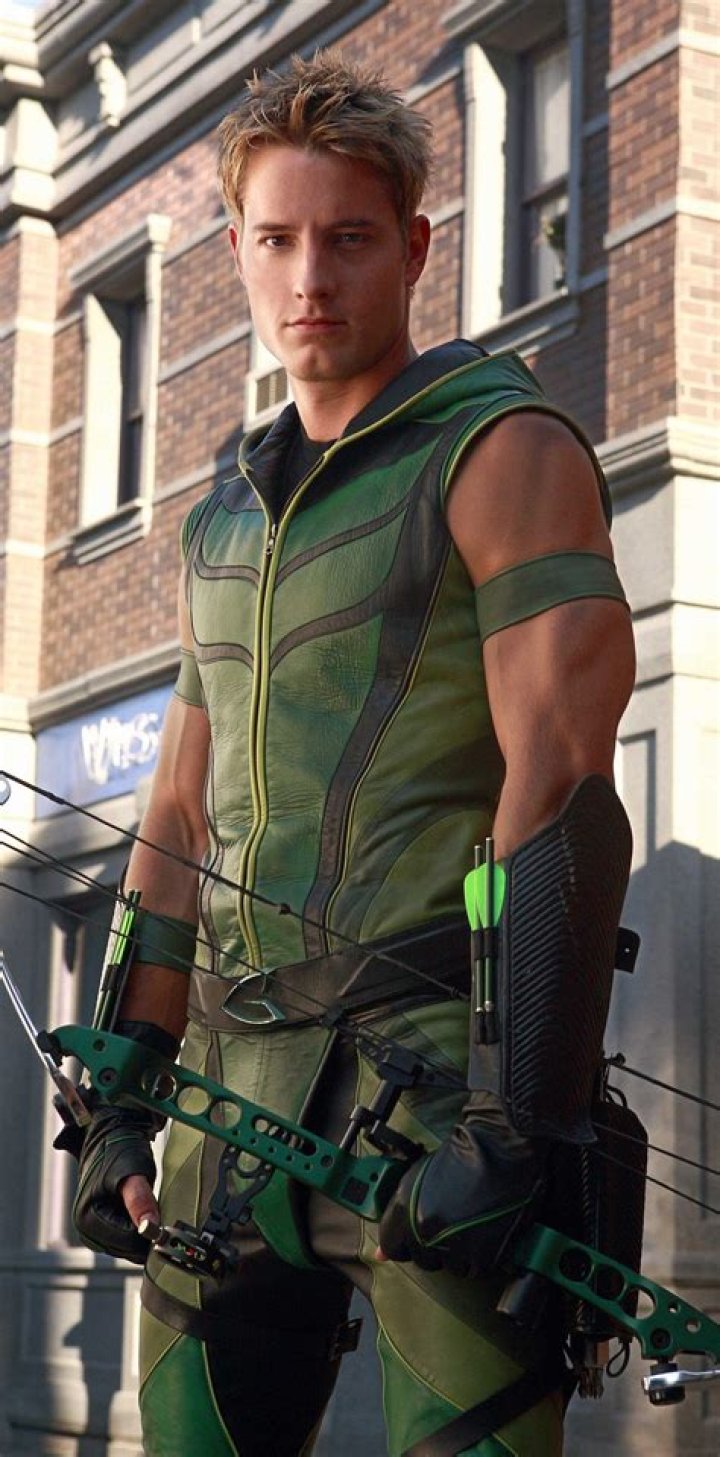 Does Green Arrow marry Chloe?