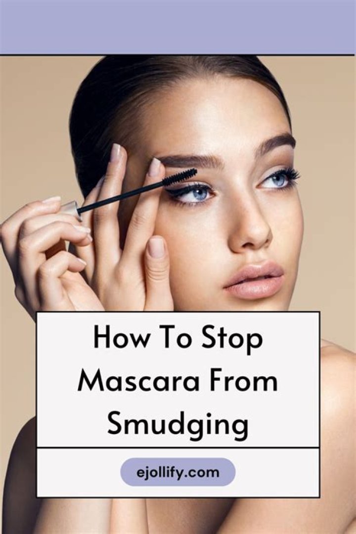 Does primer keep mascara from smudging?