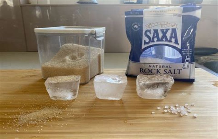 Does vinegar melt ice faster than salt?