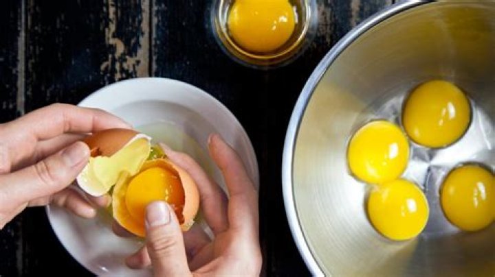 How can you tell if an egg is bad in a power outage?