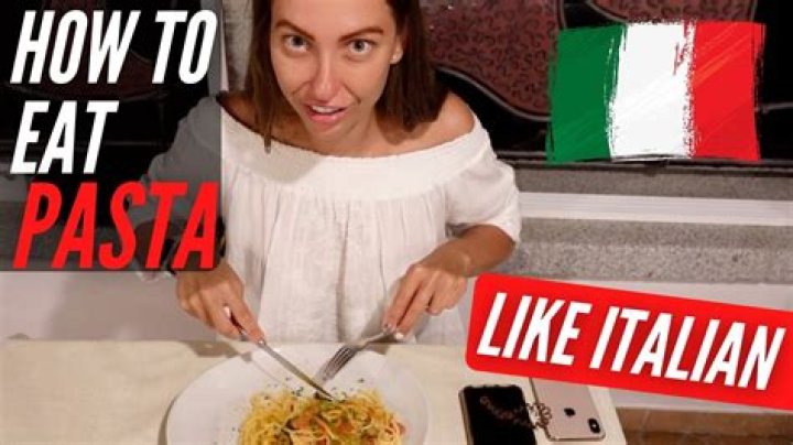 How do Italians eat long pasta?