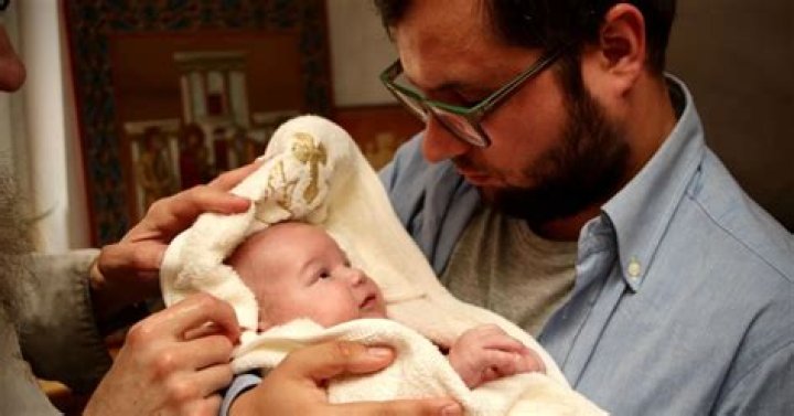 How do newborns know their dad?