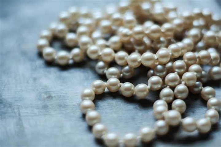 How do you whiten yellowed pearls?