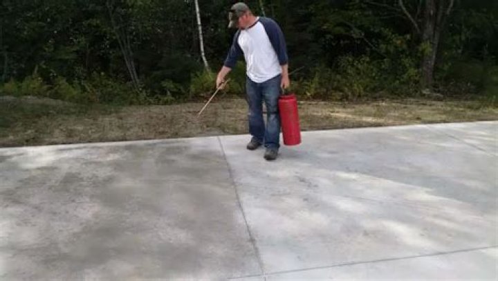 How long does concrete sealer need to dry before second coat?