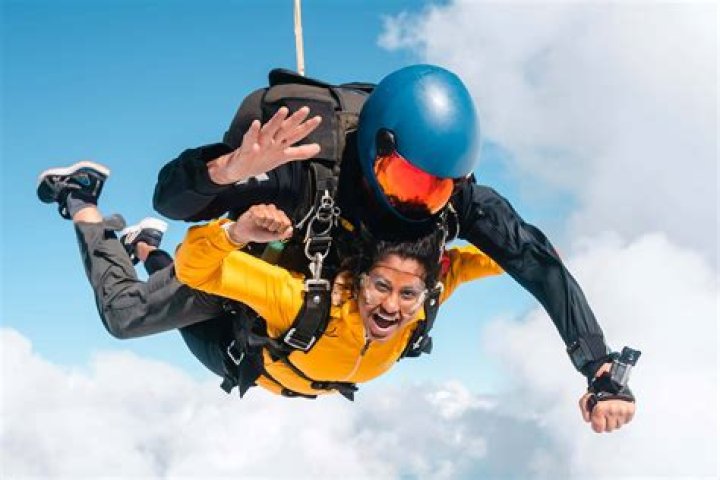 How many skydives before you can be an instructor?
