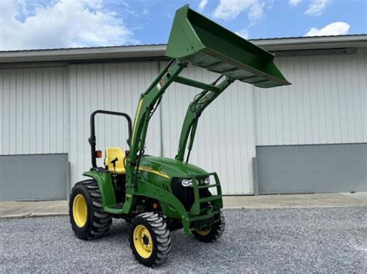 How much can a John Deere 3320 Lift?