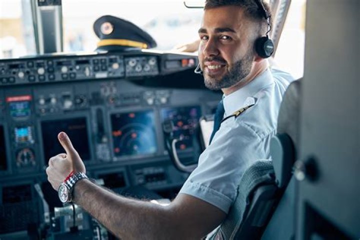 How much do USPS pilots make?