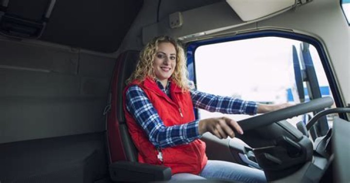How much does a truck driver earn in Canada?