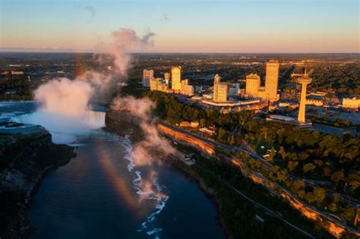 How much does it cost to cross the border at Niagara Falls?