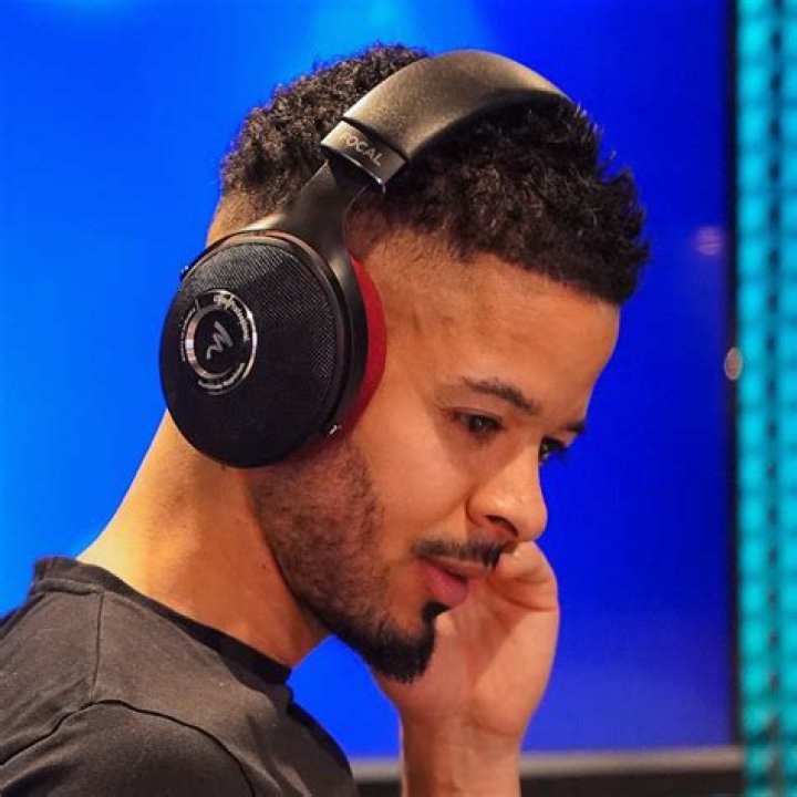 How much does Jeremy Lynch earn?