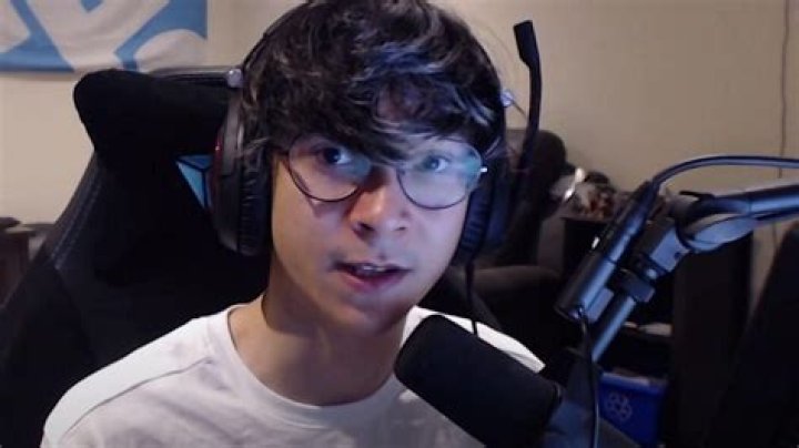 How much does TenZ make a year?