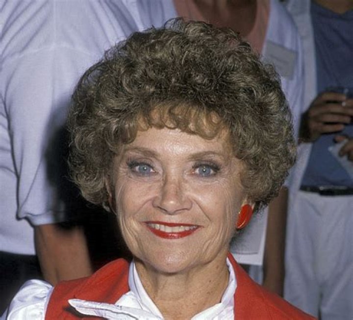 How tall is Estelle Getty?