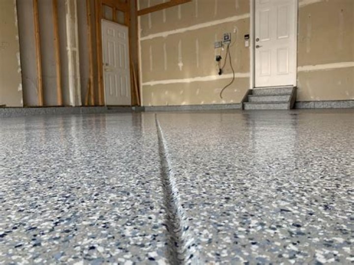 How thick should an epoxy floor be?
