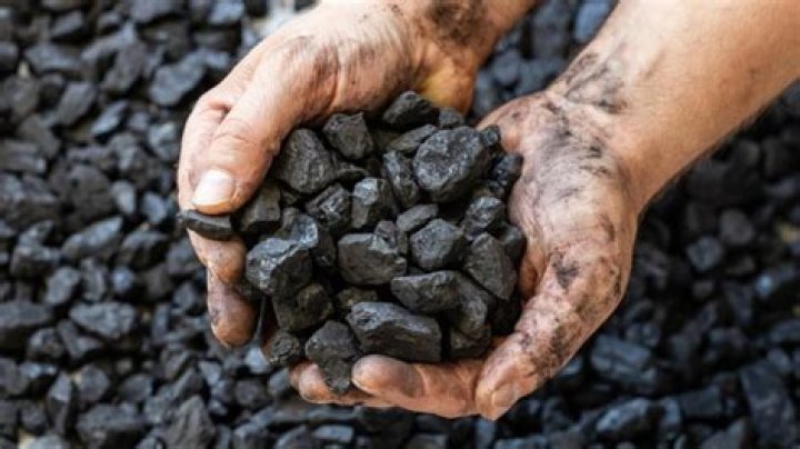 Is carbon a metal?