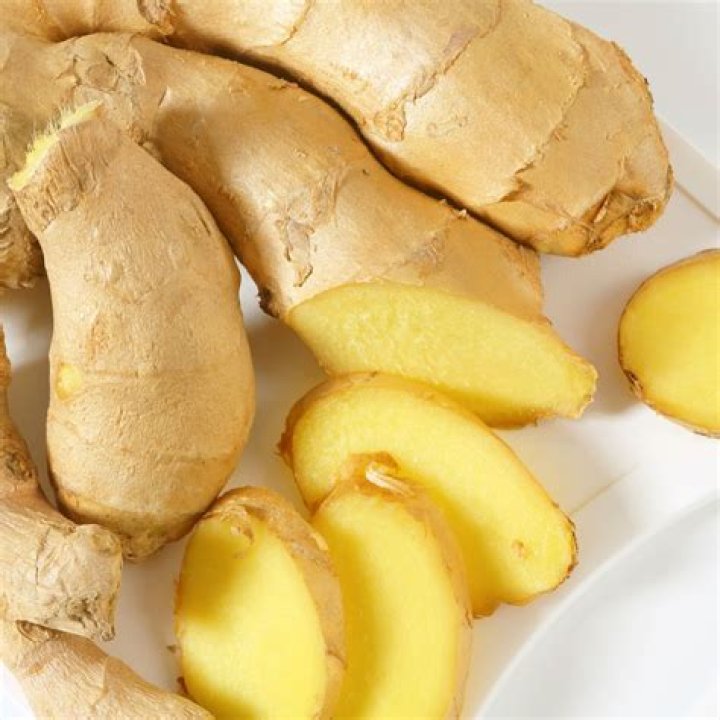 Is it better to eat ginger raw or boiled?