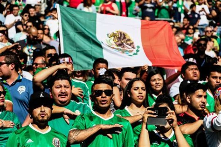 Is it illegal to change the Mexican anthem?