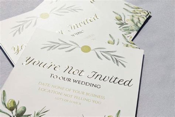 Is it rude to not invite extended family to wedding?