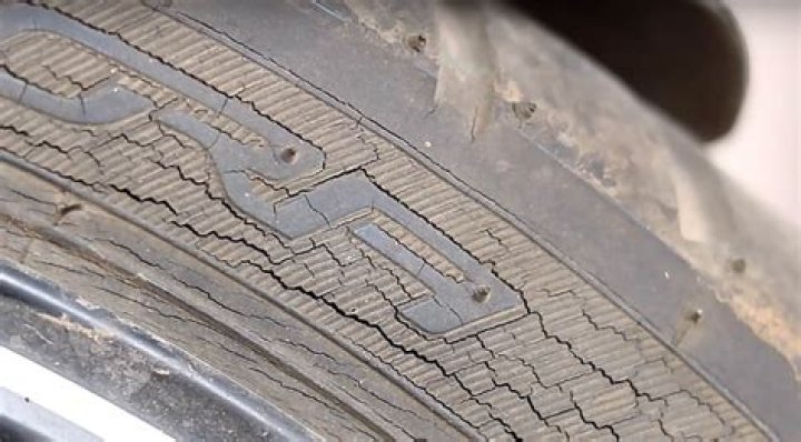 Is it safe to drive with a cracked sidewall?
