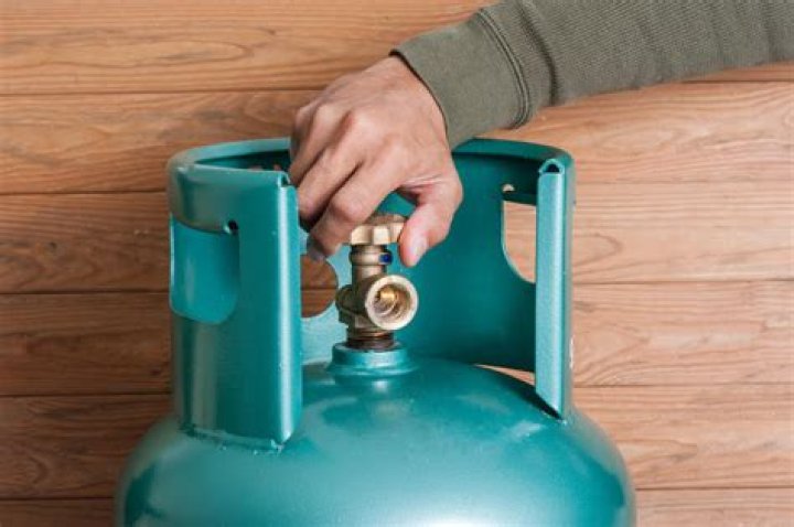 Is it safe to store propane tank in garage?