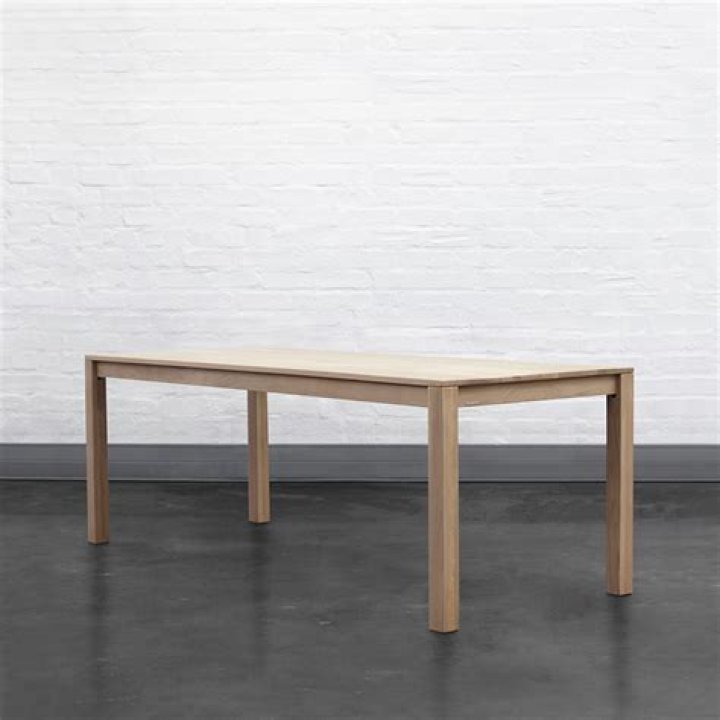 Is oak good for dining table?