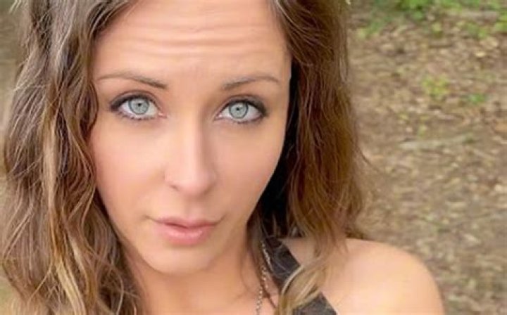 Is Sarah bellows a real person?