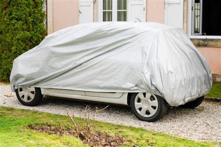 Should a car cover be left on in the rain?