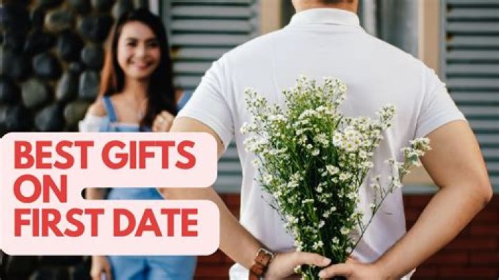 Should I give a gift on first date?