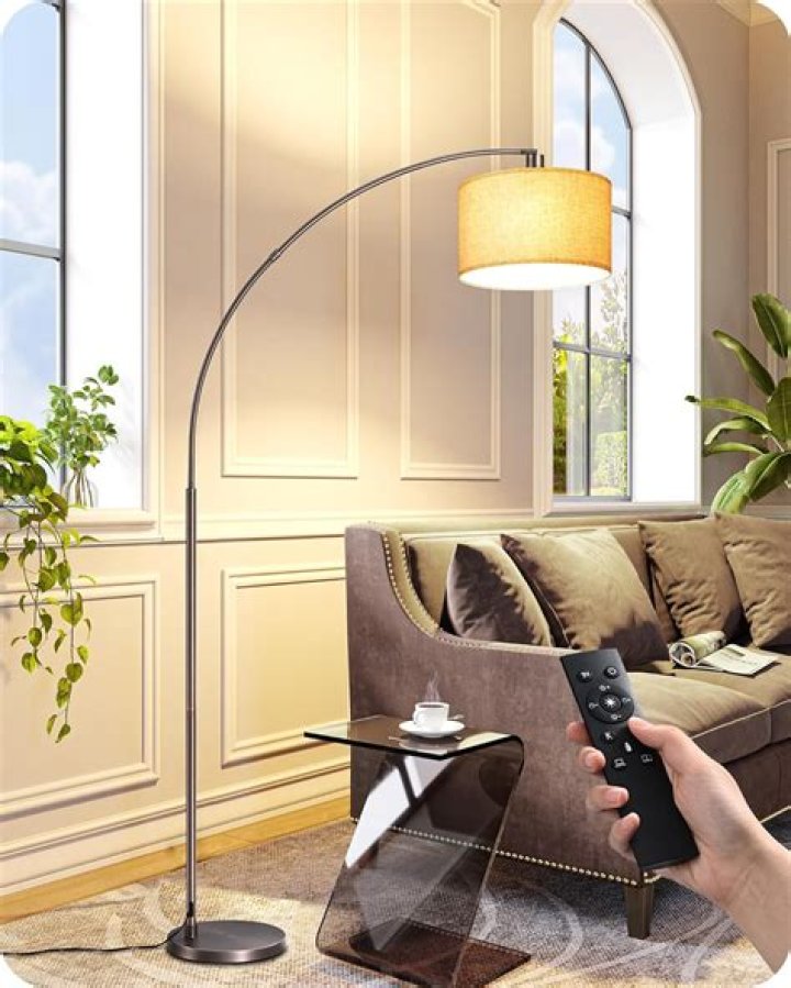 Should you put lamps next to TV?