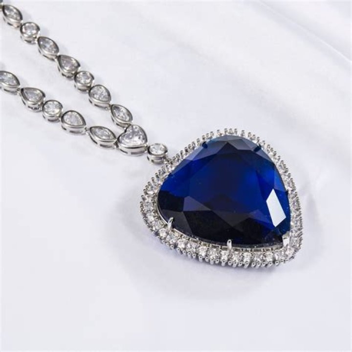 Was there a blue diamond necklace on the Titanic?